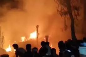 Jharkhand :बिचाली गोदाम में लगी भीषण आग, कड़ी मशक्कत के बाद पाया काबू Jharkhand :बिचाली गोदाम में लगी भीषण आग, कड़ी मशक्कत के बाद पाया काबू