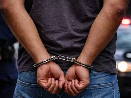 एमपी: इंदौर में कोचिंग इंस्टीट्यूट में छात्रा से छेड़छाड़, मैनेजर गिरफ्तार एमपी: इंदौर में कोचिंग इंस्टीट्यूट में छात्रा से छेड़छाड़, मैनेजर गिरफ्तार