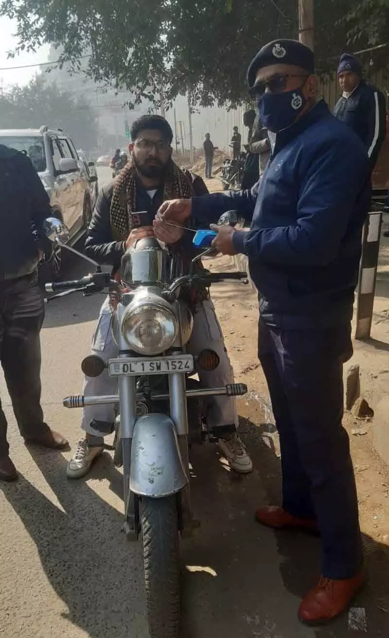 Gurugram ट्रैफिक पुलिस ने मॉडिफाइड साइलेंसर पर कार्रवाई करते हुए 8 लाख रुपये का जुर्माना लगाया Gurugram ट्रैफिक पुलिस ने मॉडिफाइड साइलेंसर पर कार्रवाई करते हुए 8 लाख रुपये का जुर्माना लगाया
