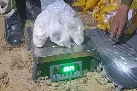 Rajasthan: पाक की ड्रोन घुसपैठ नाकाम, 10 करोड़ की हेरोइन बरामद Rajasthan: पाक की ड्रोन घुसपैठ नाकाम, 10 करोड़ की हेरोइन बरामद