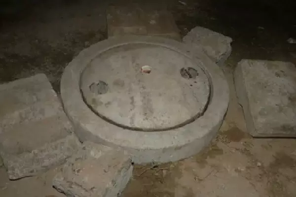 Delhi: रोहिणी में खुले सीवर में गिरने से एक व्यक्ति की मौत Delhi: रोहिणी में खुले सीवर में गिरने से एक व्यक्ति की मौत