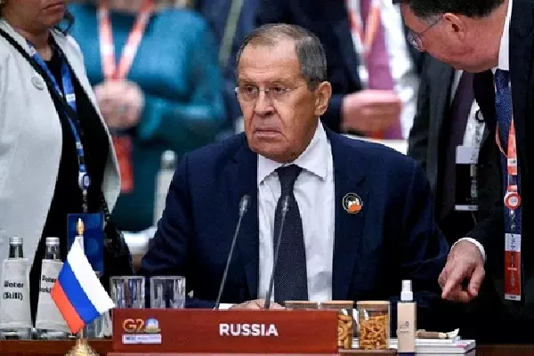 Russia यूक्रेन संकट का बातचीत से समाधान निकालने को तैयार: रूसी विदेश मंत्री Russia यूक्रेन संकट का बातचीत से समाधान निकालने को तैयार: रूसी विदेश मंत्री