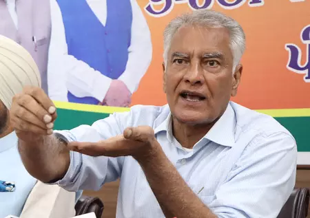 पंजाब: सुनील जाखड़ का आरोप- मोगा में प्रवासी मजदूरों को साजिश के तहत टारगेट किया गया पंजाब: सुनील जाखड़ का आरोप- मोगा में प्रवासी मजदूरों को साजिश के तहत टारगेट किया गया