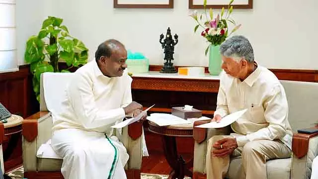 HDK, कोलार के सांसदों ने आंध्र प्रदेश के CM से मुलाकात की: कृष्णा नदी जल बंटवारे पर बातचीत HDK, कोलार के सांसदों ने आंध्र प्रदेश के CM से मुलाकात की: कृष्णा नदी जल बंटवारे पर बातचीत