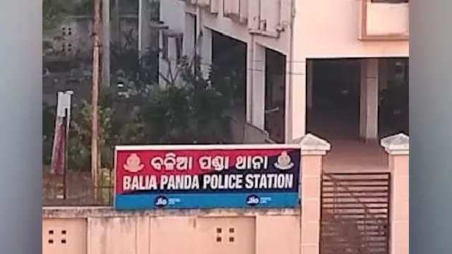 Puri के एक होटल पर बदमाशों ने तीन बम फेंके, पर्यटकों में दहशत Puri के एक होटल पर बदमाशों ने तीन बम फेंके, पर्यटकों में दहशत
