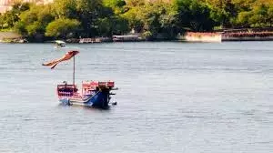 Udaipur: झीलों में अब नहीं चलेंगी पेट्रोल-डीजल वाली बोट Udaipur: झीलों में अब नहीं चलेंगी पेट्रोल-डीजल वाली बोट