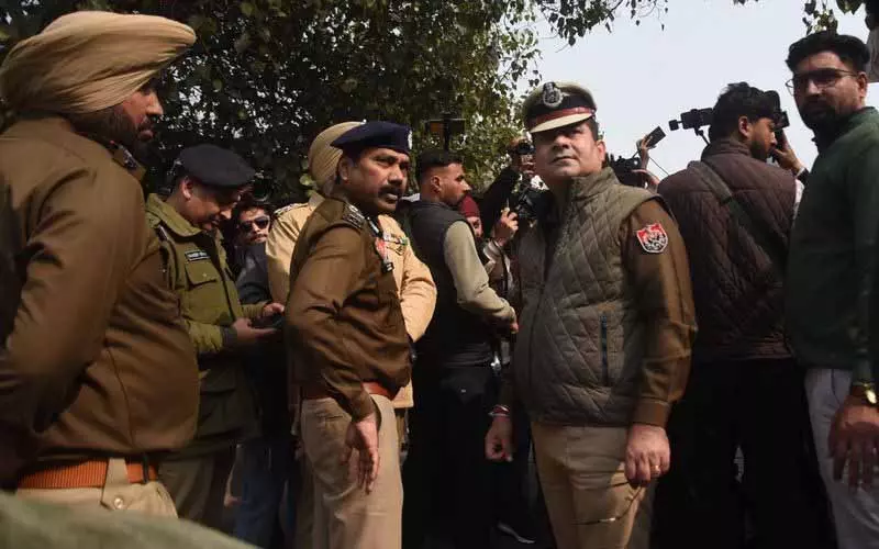 Operation Prahar के दौरान पंजाबी सिंगर और उसका भाई हेरोइन के साथ गिरफ्तार Operation Prahar के दौरान पंजाबी सिंगर और उसका भाई हेरोइन के साथ गिरफ्तार