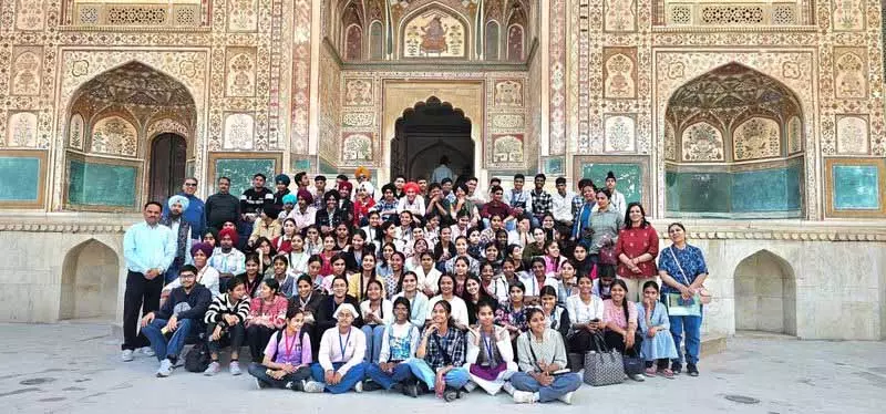 Ludhiana के 30 मेरिटोरियस स्कूल के छात्रों ने पहली बार उड़ान भरी Ludhiana के 30 मेरिटोरियस स्कूल के छात्रों ने पहली बार उड़ान भरी