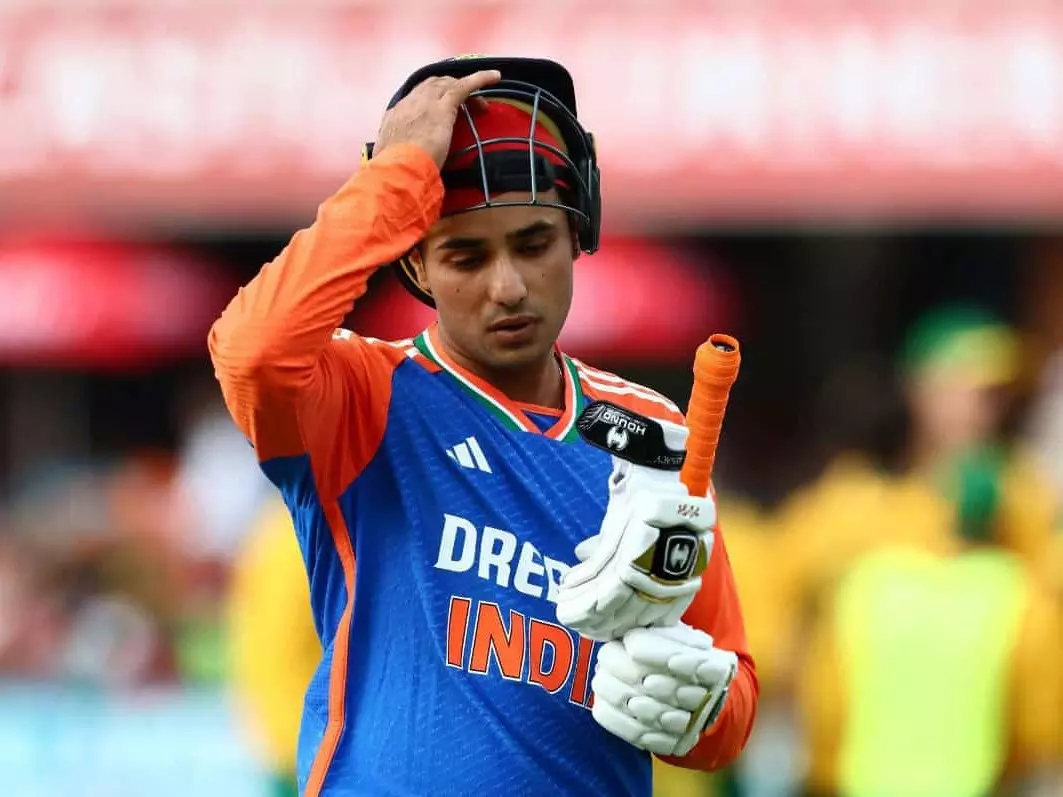 Sports: पाक मैच से बाहर हो सकते हैं अभिषेक Sports: पाक मैच से बाहर हो सकते हैं अभिषेक