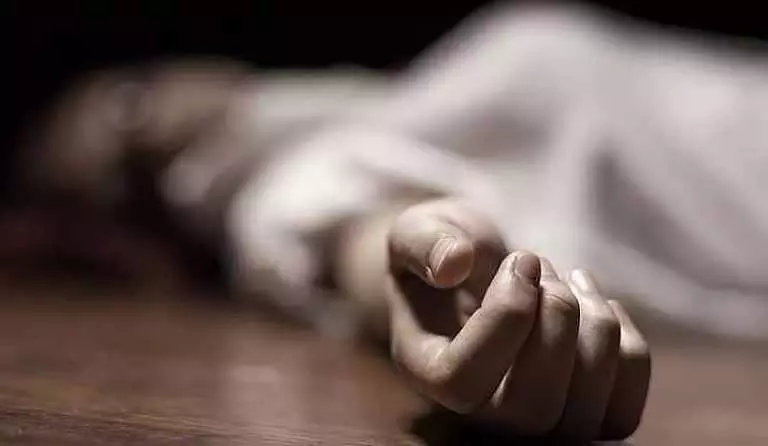CHENNAI: सुसाइड पैक्ट, महिला ने खुद को मार डाला, बेटा इलाज करा रहा CHENNAI: सुसाइड पैक्ट, महिला ने खुद को मार डाला, बेटा इलाज करा रहा