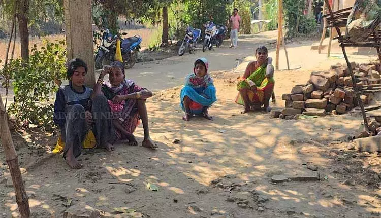 Kalahandi के एक परिवार ने आंध्र प्रदेश से प्रवासी मज़दूर का शव लाने में मदद की अपील की Kalahandi के एक परिवार ने आंध्र प्रदेश से प्रवासी मज़दूर का शव लाने में मदद की अपील की