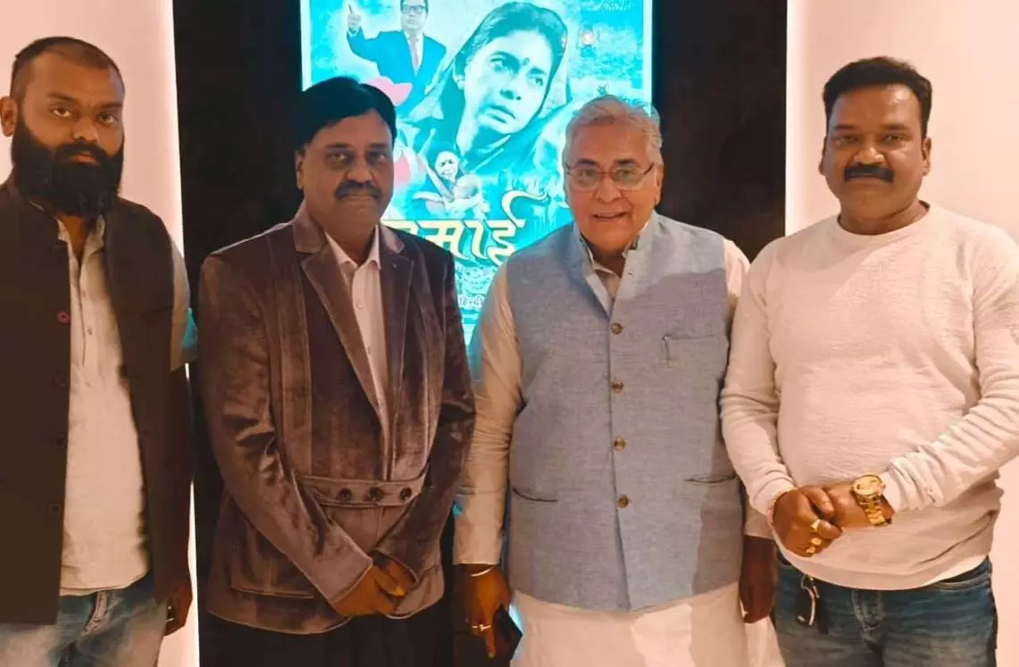 बीएसपी के सीएमओ डाक्टर उदय की मूवी रमाई को मिल रहा दर्शकों का प्यार बीएसपी के सीएमओ डाक्टर उदय की मूवी रमाई को मिल रहा दर्शकों का प्यार