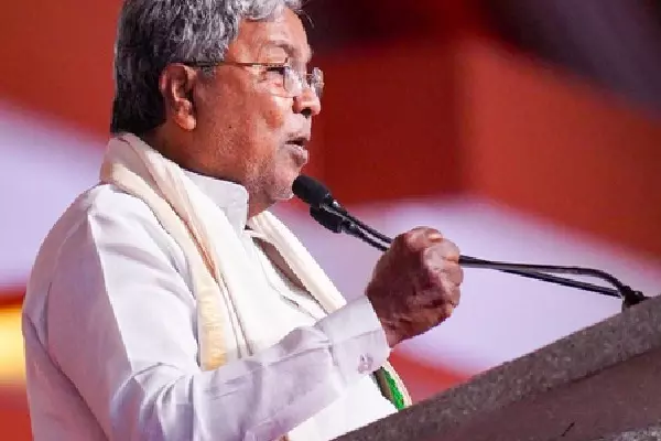 Karnataka संकट पर शिवकुमार के भाई बोले, सिद्धारमैया वादा निभाएंगे Karnataka संकट पर शिवकुमार के भाई बोले, सिद्धारमैया वादा निभाएंगे