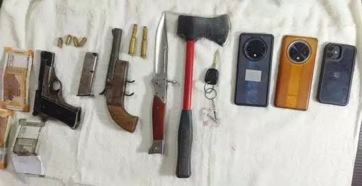Sonpur में डकैती की कोशिश नाकाम, हथियार-बम के साथ तीन गिरफ्तार Sonpur में डकैती की कोशिश नाकाम, हथियार-बम के साथ तीन गिरफ्तार