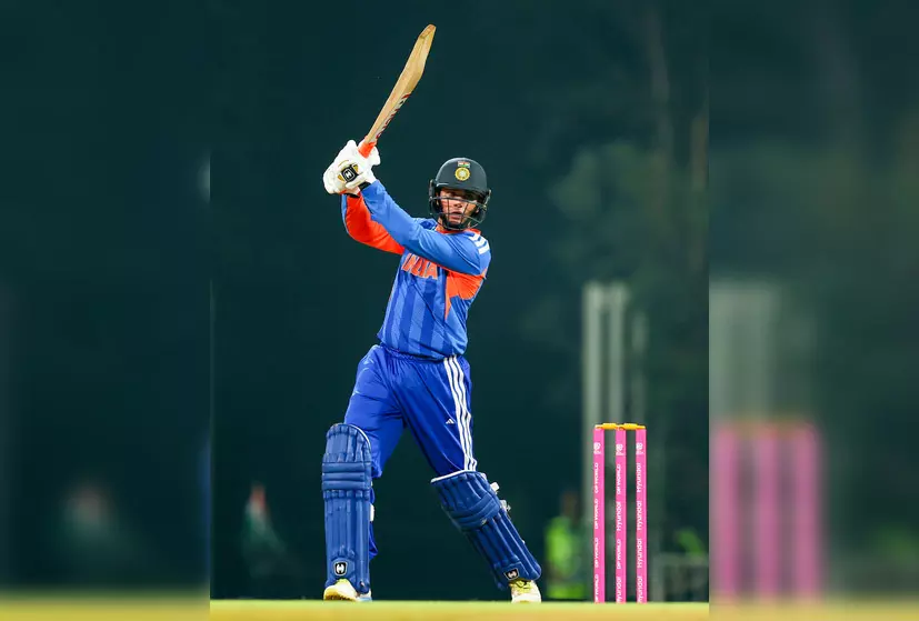 ICC टी20 रैंकिंग: अभिषेक और वरुण शीर्ष बल्लेबाज और गेंदबाज, सिकंदर रजा नंबर 1 ऑलराउंडर बने ICC टी20 रैंकिंग: अभिषेक और वरुण शीर्ष बल्लेबाज और गेंदबाज, सिकंदर रजा नंबर 1 ऑलराउंडर बने