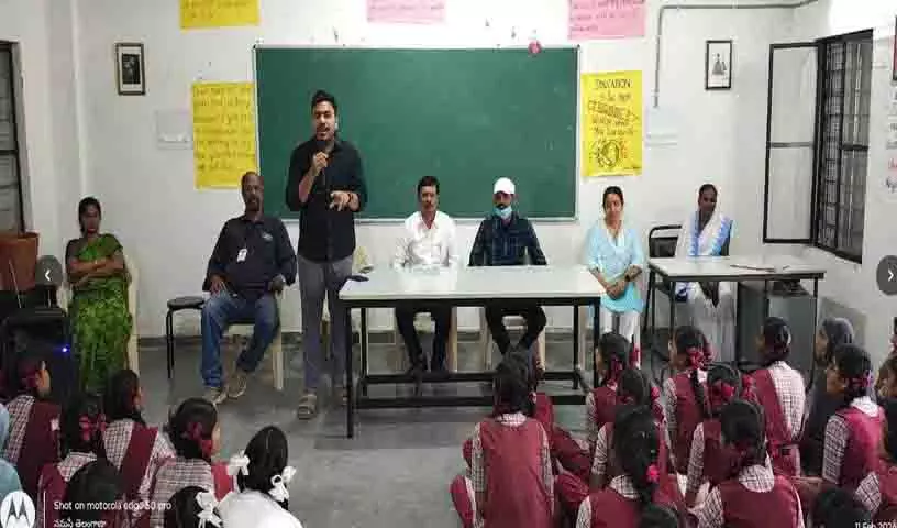 Telangana के स्कूलों में हेल्थ एग्जाम होने पर स्टूडेंट्स से शांत रहने की अपील Telangana के स्कूलों में हेल्थ एग्जाम होने पर स्टूडेंट्स से शांत रहने की अपील