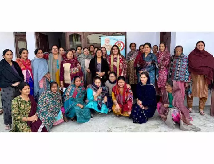 Ritika ने बिश्नाह में महिला सशक्तिकरण अभियान चलाया Ritika ने बिश्नाह में महिला सशक्तिकरण अभियान चलाया