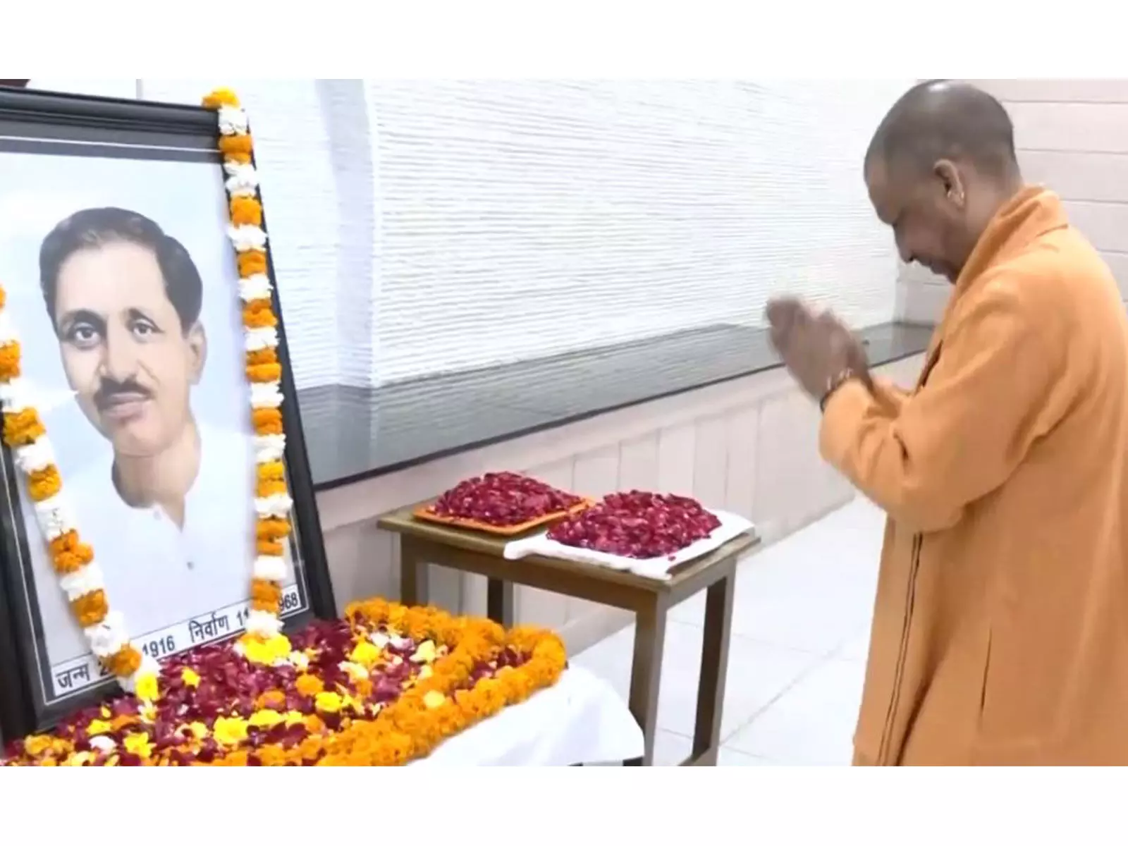 Uttar Pradesh के नेताओं ने दीनदयाल उपाध्याय की पुण्यतिथि पर उन्हें श्रद्धांजलि अर्पित की Uttar Pradesh के नेताओं ने दीनदयाल उपाध्याय की पुण्यतिथि पर उन्हें श्रद्धांजलि अर्पित की