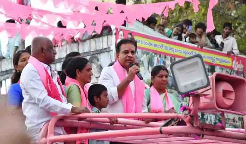 BRS के कार्यकारी अध्यक्ष केटीआर ने सिरसिला में बड़े पैमाने पर प्रचार किया BRS के कार्यकारी अध्यक्ष केटीआर ने सिरसिला में बड़े पैमाने पर प्रचार किया