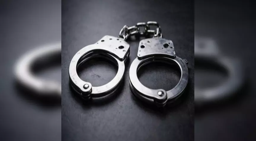 क्राइम ब्रांच ने हत्या की कोशिश के फरार खतरनाक आरोपी को गिरफ्तार किया क्राइम ब्रांच ने हत्या की कोशिश के फरार खतरनाक आरोपी को गिरफ्तार किया