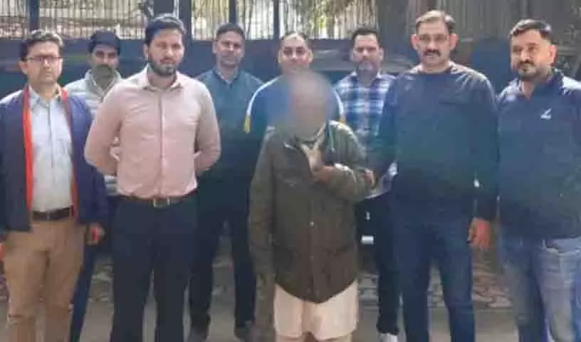 Delhi Triple Murder: ज़हरीले लड्डू के लिए बाबा गिरफ्तार, 3 की मौत Delhi Triple Murder: ज़हरीले लड्डू के लिए बाबा गिरफ्तार, 3 की मौत