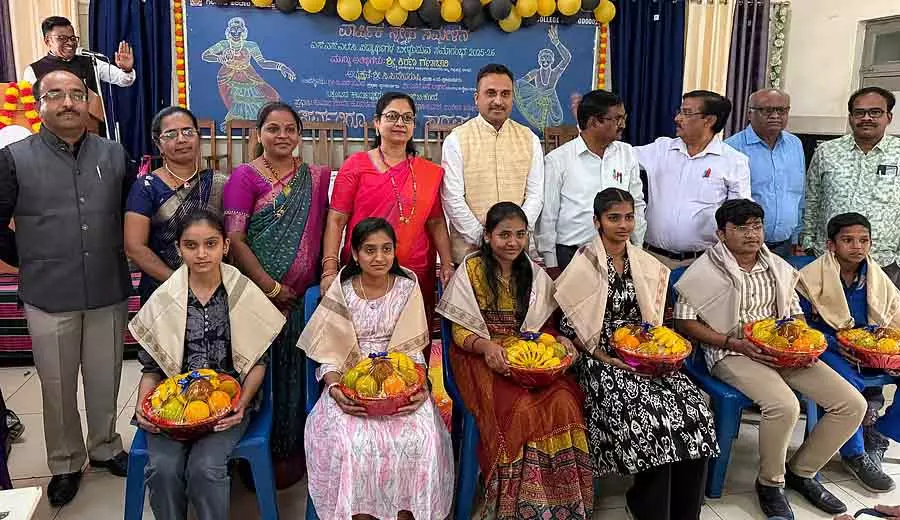कड़ी मेहनत से पढ़ाई करें: Kiran गणाचारी का आह्वान कड़ी मेहनत से पढ़ाई करें: Kiran गणाचारी का आह्वान