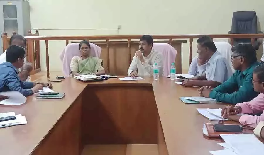 टाइटल डीड बांटने के लिए सभी तैयारियां ज़रूरी हैं: Rudrappa Lamani ने निर्देश दिए टाइटल डीड बांटने के लिए सभी तैयारियां ज़रूरी हैं: Rudrappa Lamani ने निर्देश दिए