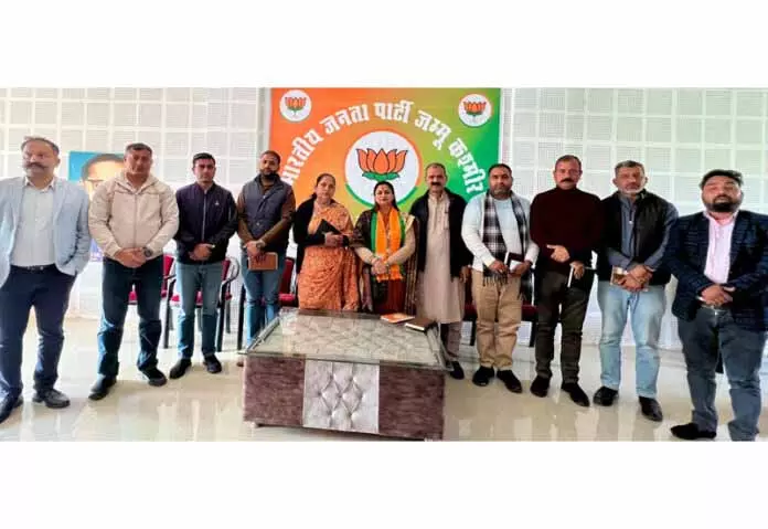 Rekha Mahajan ने सभी मोर्चों की मीटिंग की अध्यक्षता की Rekha Mahajan ने सभी मोर्चों की मीटिंग की अध्यक्षता की