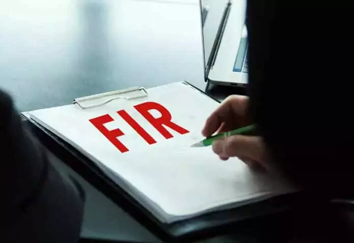 पुलिस ने नरवाल इलाके में स्पा सेंटर में गैर-कानूनी गतिविधियों का भंडाफोड़ किया, FIR दर्ज की गई पुलिस ने नरवाल इलाके में स्पा सेंटर में गैर-कानूनी गतिविधियों का भंडाफोड़ किया, FIR दर्ज की गई
