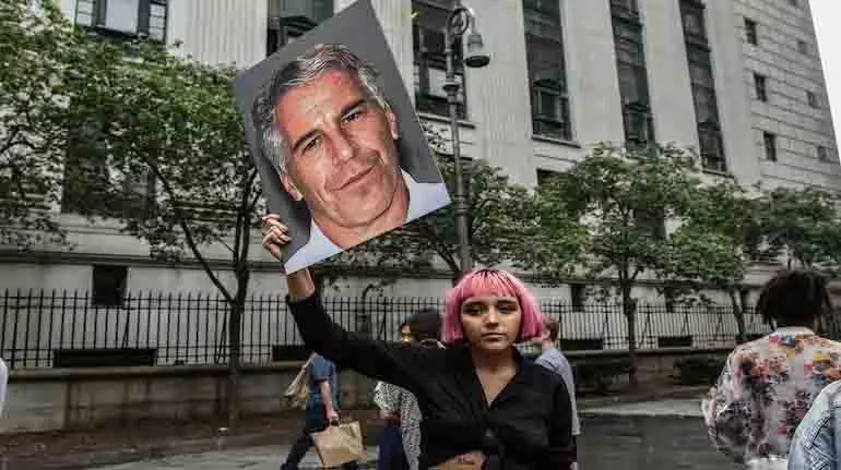 क्या Epstein ने सबूत मिटाने की कोशिश की? फाइलों से पता चलता है कि एसिड की बड़ी खरीद हुई क्या Epstein ने सबूत मिटाने की कोशिश की? फाइलों से पता चलता है कि एसिड की बड़ी खरीद हुई