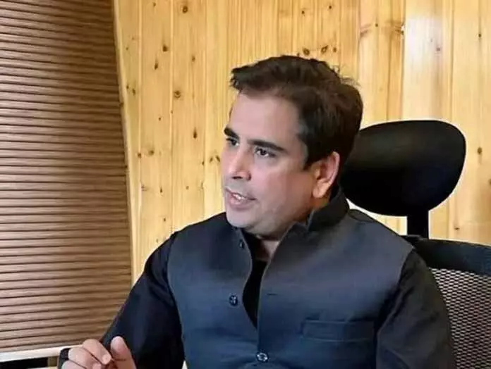 डल के 10 km चैनल ठीक किए गए, शहर की झीलों की बड़े पैमाने पर सफाई हो रही: Minister डल के 10 km चैनल ठीक किए गए, शहर की झीलों की बड़े पैमाने पर सफाई हो रही: Minister