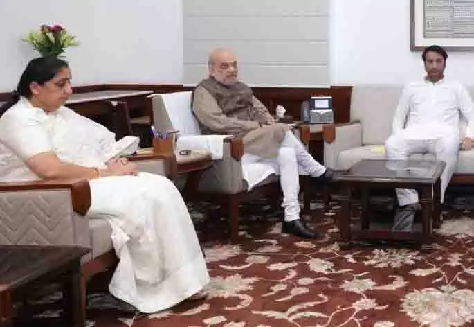 Amit Shah ने सुनेत्रा पवार से मुलाकात की, पार्थ पवार भी मौजूद रहे Amit Shah ने सुनेत्रा पवार से मुलाकात की, पार्थ पवार भी मौजूद रहे