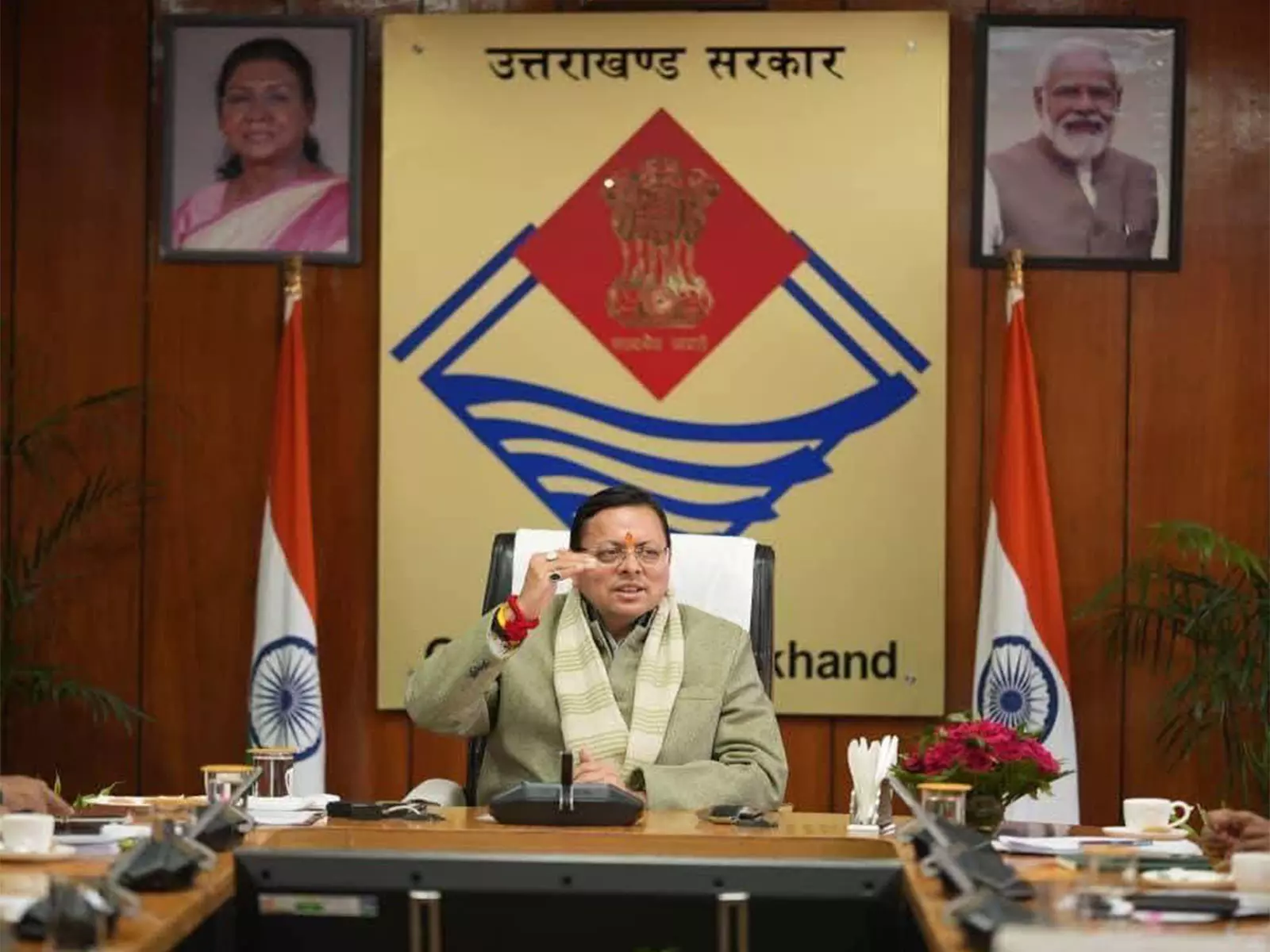 Uttarakhand के मुख्यमंत्री धामी ने रेल सुरंगों में समानांतर सड़कों पर जोर दिया Uttarakhand के मुख्यमंत्री धामी ने रेल सुरंगों में समानांतर सड़कों पर जोर दिया