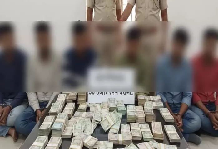 स्मैक के साथ तस्कर सहित सात गिरफ्तार, 58 हजार रुपए बरामद स्मैक के साथ तस्कर सहित सात गिरफ्तार, 58 हजार रुपए बरामद
