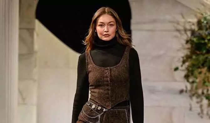 Gigi Hadid ने राल्फ लॉरेन फॉल 2026 शो में वॉक किया Gigi Hadid ने राल्फ लॉरेन फॉल 2026 शो में वॉक किया