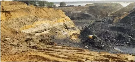 अफगानिस्तान: नंगरहार में खदान धंसने से एक की मौत, एक घायल अफगानिस्तान: नंगरहार में खदान धंसने से एक की मौत, एक घायल