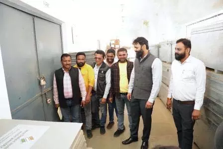 जिला निर्वाचन अधिकारी व्यास ने EVM वेयरहाउस का किया निरीक्षण जिला निर्वाचन अधिकारी व्यास ने EVM वेयरहाउस का किया निरीक्षण