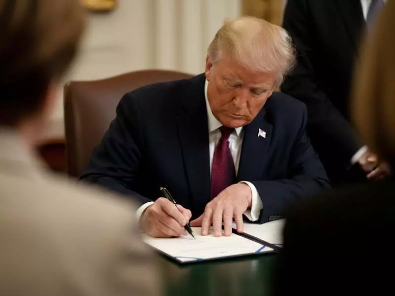 Trump प्रशासन का बड़ा फैसला, 2009 की ‘एंडेंजर्मेंट फाइंडिंग’ रद्द करने का ऐलान Trump प्रशासन का बड़ा फैसला, 2009 की ‘एंडेंजर्मेंट फाइंडिंग’ रद्द करने का ऐलान