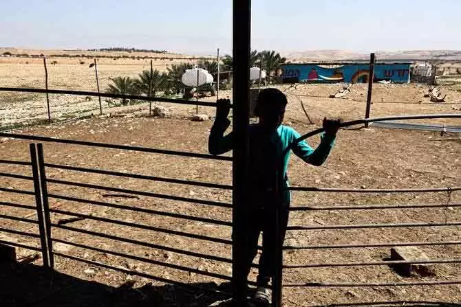 West Bank में इज़राइली सेटलर्स के हमले से 15 फ़िलिस्तीनी परिवार विस्थापित West Bank में इज़राइली सेटलर्स के हमले से 15 फ़िलिस्तीनी परिवार विस्थापित