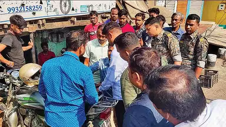 Motorbike Repair चोरी में बदल गया: पैसे, कीमती सामान गायब Motorbike Repair चोरी में बदल गया: पैसे, कीमती सामान गायब