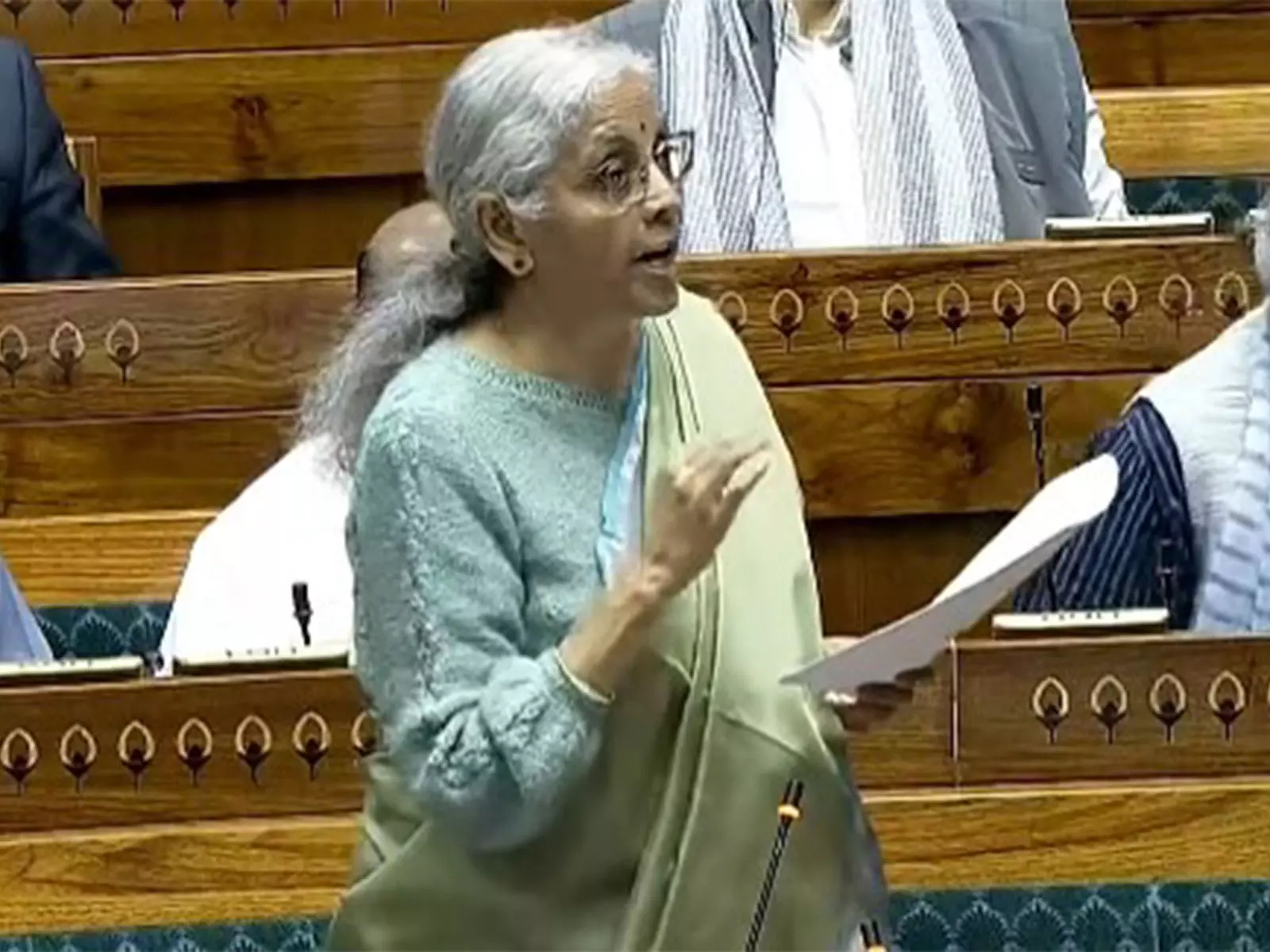 Sitharaman ने लोकसभा में राहुल गांधी पर पलटवार किया Sitharaman ने लोकसभा में राहुल गांधी पर पलटवार किया