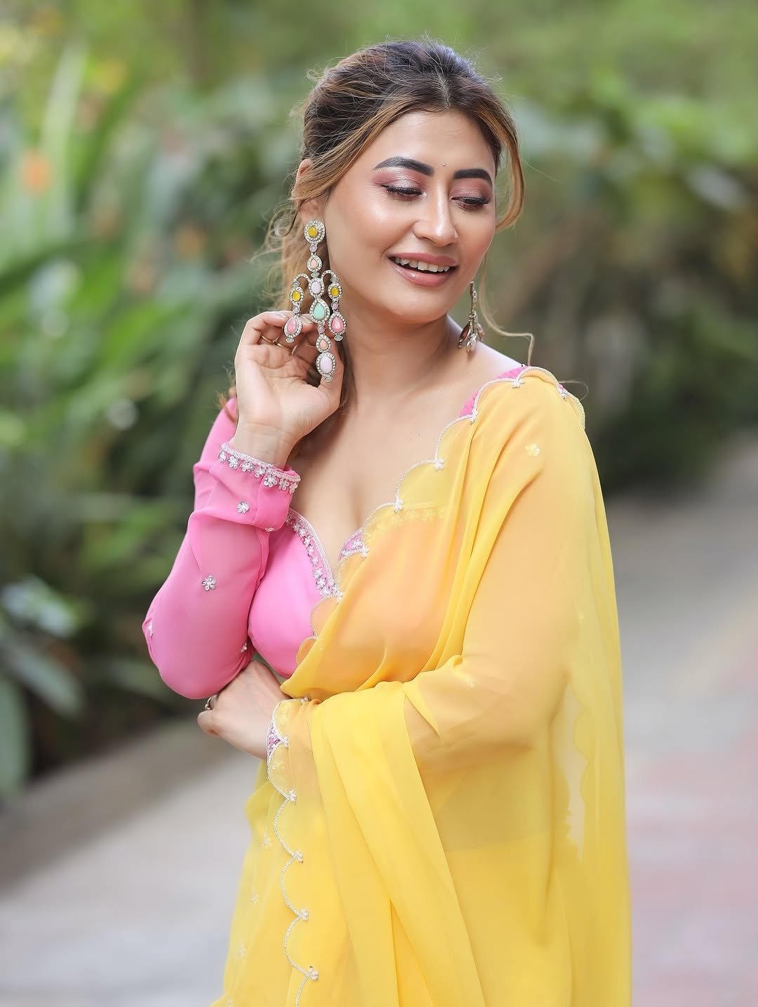 साड़ी में खूबसूरत लगी सुनीता गोगोई
