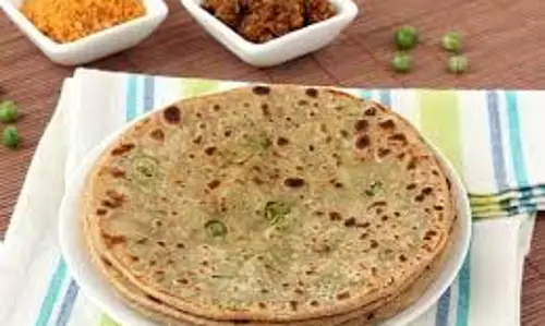 Matar Paratha :कम समय में ऐसे बनाएं बिना स्टफिंग वाला मटर पराठा
