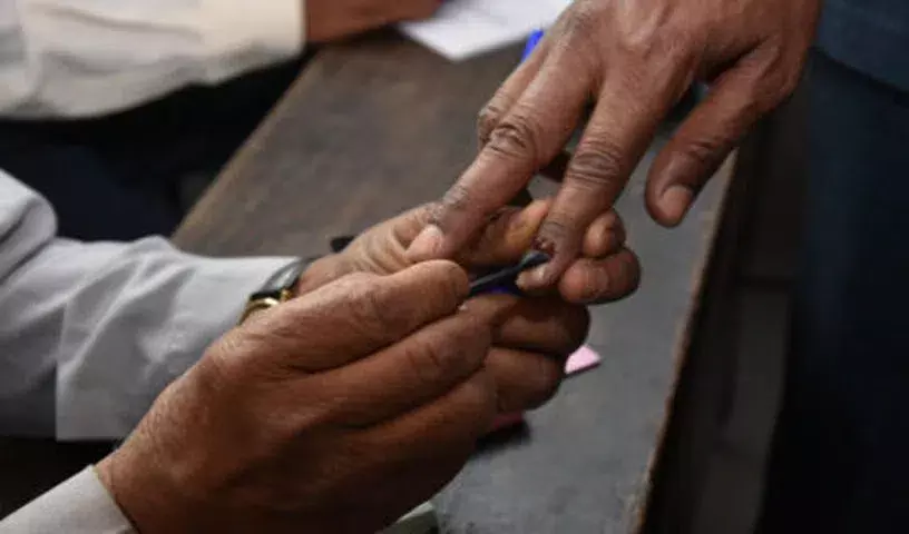 कांग्रेस नेता ने चुनाव में गड़बड़ी को लेकर पार्टी MLA के खिलाफ SEC का दरवाजा खटखटाया