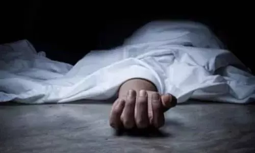 Tamil Nadu : पति ने पत्नी और दो बच्चों को ज़हरीला केक खिलाकर आत्महत्या कर ली Tamil Nadu : पति ने पत्नी और दो बच्चों को ज़हरीला केक खिलाकर आत्महत्या कर ली
