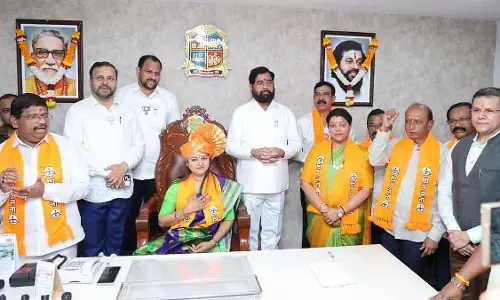 शिवसेना की शर्मिला पिंपलोलकर ने ठाणे मेयर का पद संभाला; Deputy CM ने समारोह में शिरकत की