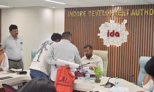 Indore : आईडीए की जनसुनवाई में लोगों की बात सुनी गई, त्वरित कार्रवाई का आश्वासन Indore : आईडीए की जनसुनवाई में लोगों की बात सुनी गई, त्वरित कार्रवाई का आश्वासन