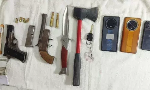 Odisha: सोनपुर में डकैती की कोशिश नाकाम; हथियार और बम के साथ तीन लोग गिरफ्तार Odisha: सोनपुर में डकैती की कोशिश नाकाम; हथियार और बम के साथ तीन लोग गिरफ्तार