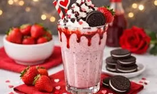 Oreo Strawberry Shake:वैलेंटाइन पार्टनर के लिए बनाएं टेस्टी ओरियो स्ट्रॉबेरी शेक Oreo Strawberry Shake:वैलेंटाइन पार्टनर के लिए बनाएं टेस्टी ओरियो स्ट्रॉबेरी शेक