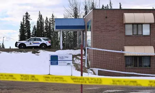 Canada: 18 साल की ट्रांसवुमन ने घर पर मां और सौतेले भाई की हत्या की